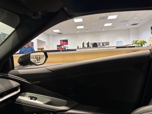 Used 2022 Chevrolet Corvette Stingray Coupe w/ Z51 Performance Package image 26