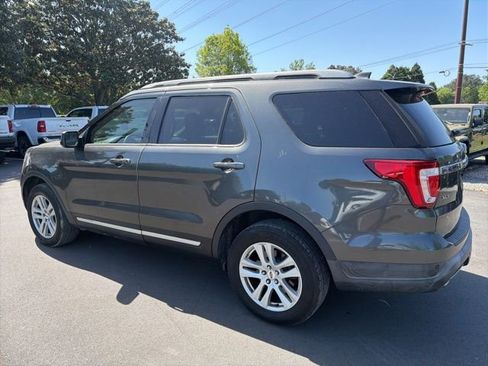 Used 2018 Ford Explorer XLT AWD/4WD image 5