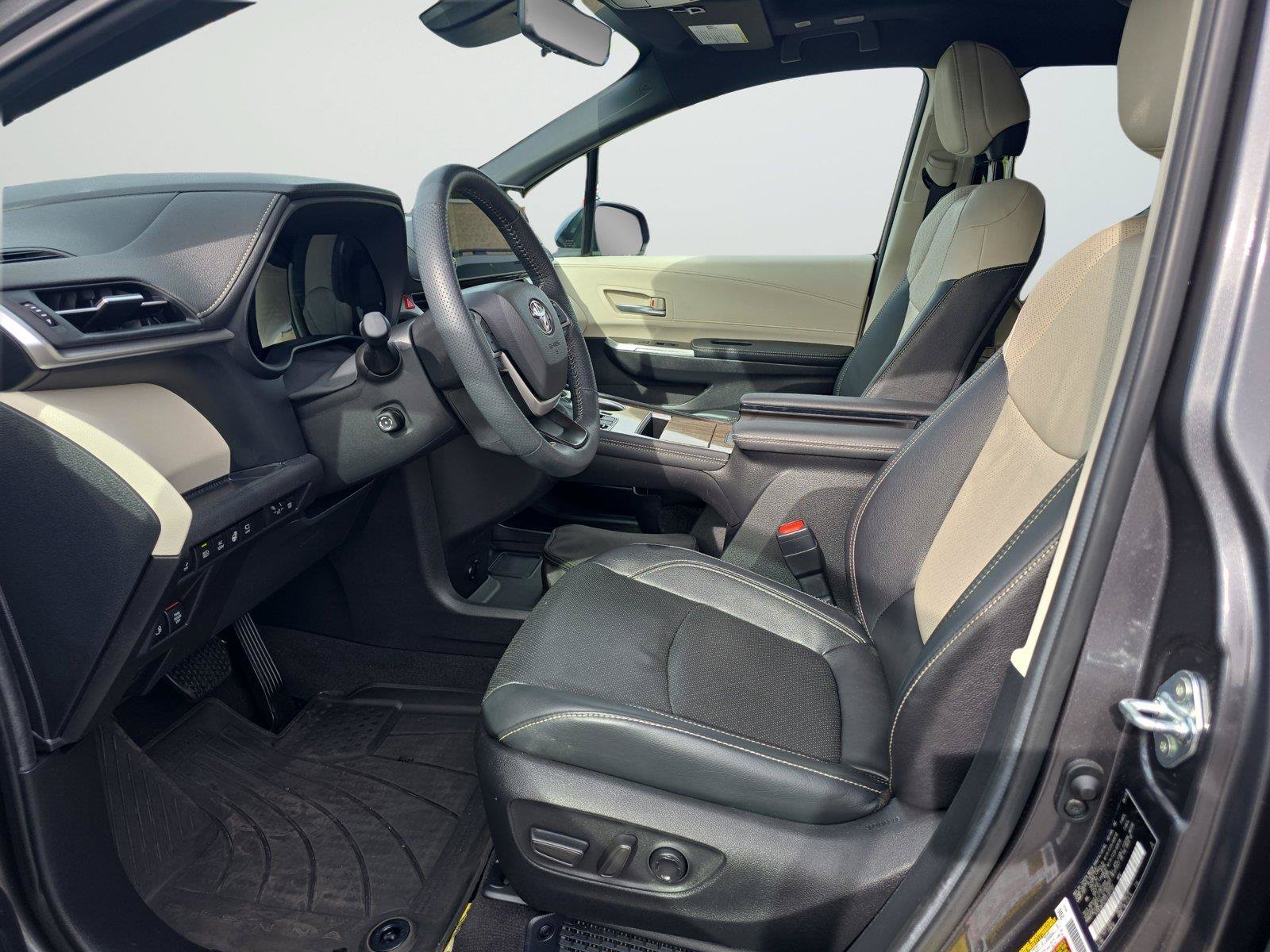 Used 2025 Toyota Sienna Platinum AWD/4WD image 22