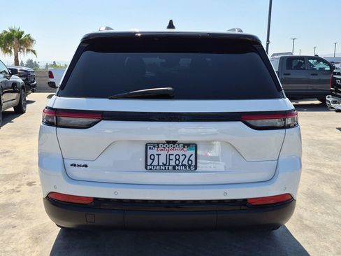 Certified 2024 Jeep Grand Cherokee Altitude AWD/4WD image 5