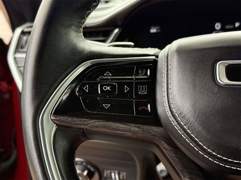 Used 2022 Jeep Grand Cherokee Overland w/ Luxury Tech Group IV image 13