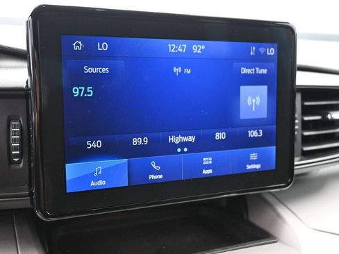 Used 2024 Ford Explorer XLT AWD/4WD image 9