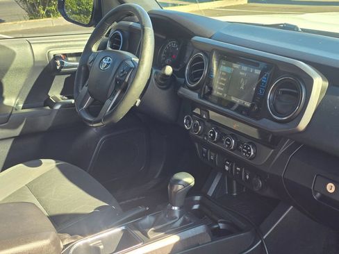 Used 2018 Toyota Tacoma TRD Sport AWD/4WD image 20