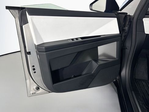 Used 2024 Tesla Cybertruck AWD Crew Cab image 21