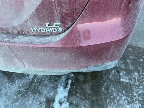 Used 2018 Toyota Camry LE image 7