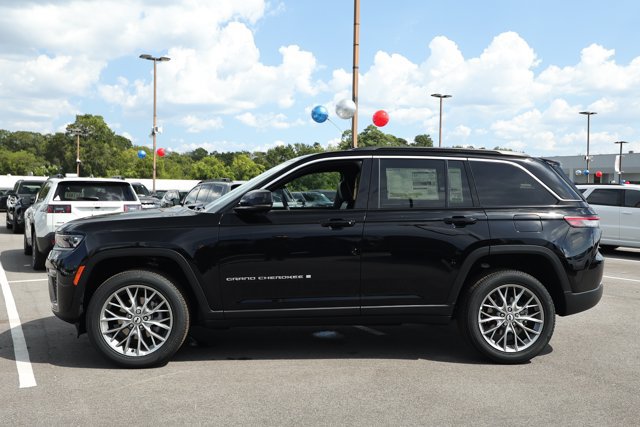New 2027 Jeep Grand Cherokee Limited RWD image 9