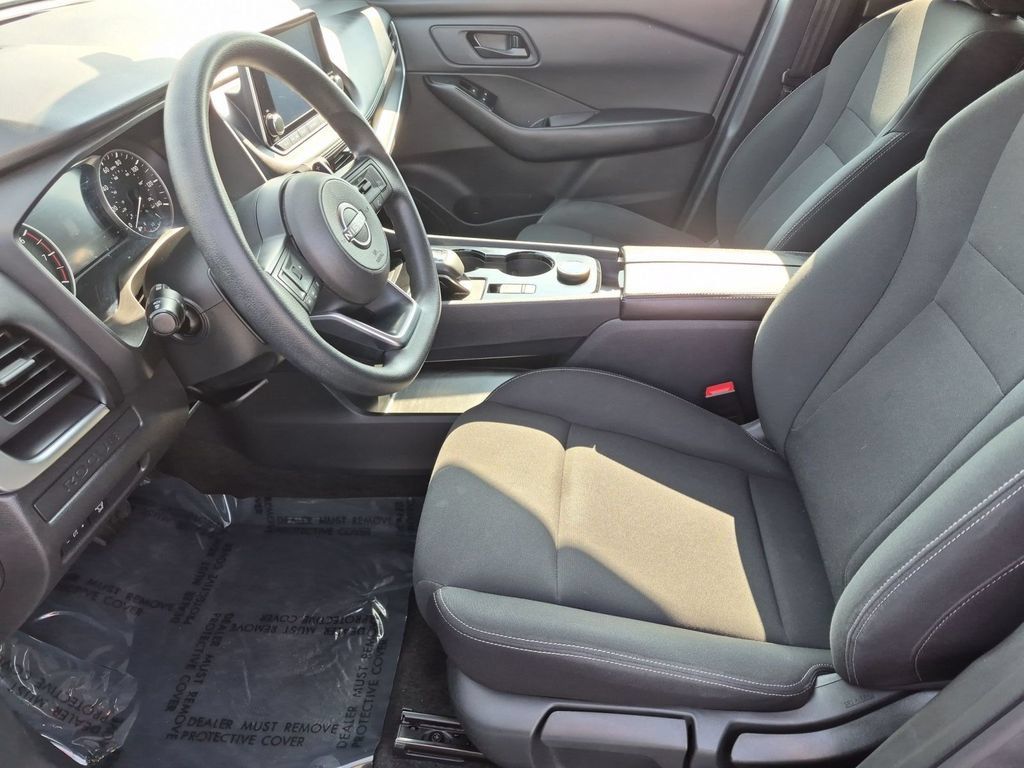 Used 2024 Nissan Rogue S AWD/4WD image 15