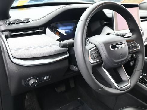 Used 2024 Jeep Compass Latitude AWD/4WD image 14