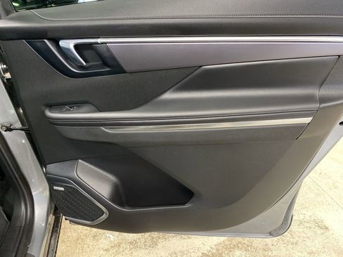 Used 2025 Buick Enclave Sport Touring AWD/4WD image 19