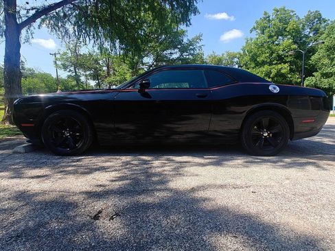 Used 2016 Dodge Challenger SXT RWD image 7