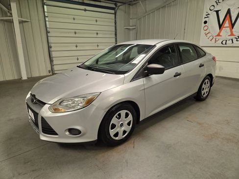 Used 2014 Ford Focus S FWD image 2