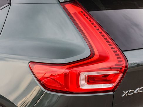 New 2026 Volvo XC40 B5 Core w/ Climate Package AWD/4WD image 11