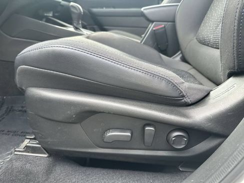 Used 2025 Subaru Forester Premium AWD/4WD image 16