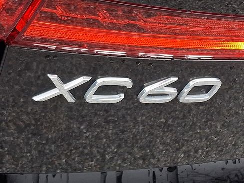 Used 2023 Volvo XC60 B5 Core w/ Climate Package AWD/4WD image 29