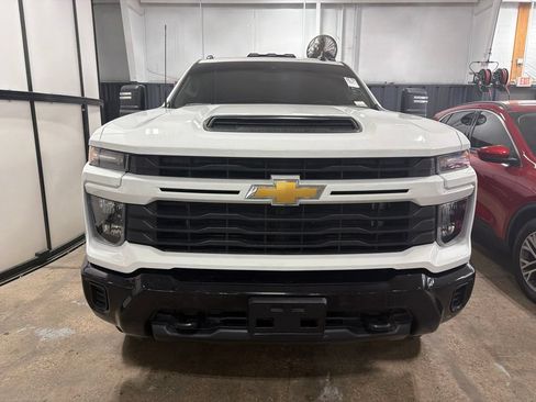 Used 2024 Chevrolet Silverado 2500 Custom w/ Custom Value Package AWD/4WD image 2