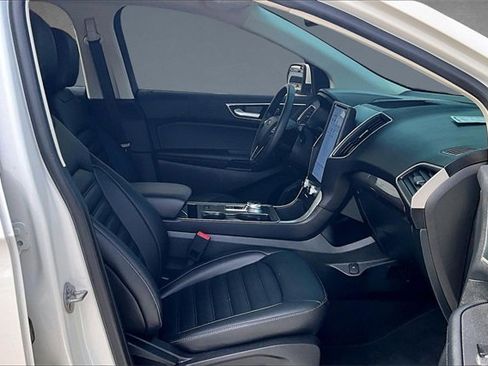 Certified 2024 Ford Edge SEL w/ Convenience Package image 5