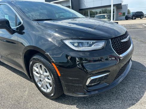 Used 2026 Chrysler Pacifica Select FWD image 11