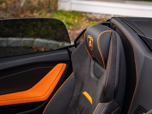 Used 2022 Lamborghini Huracan EVO image 34