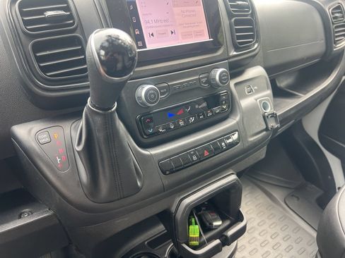 Used 2025 RAM ProMaster 2500 w/ Convenience Group FWD image 7