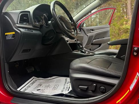 Used 2017 Hyundai Elantra Limited image 10