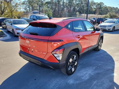 Used 2024 Hyundai Kona SEL w/ Convenience Package image 2