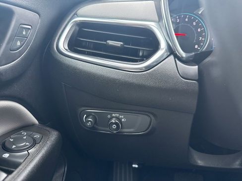 Used 2023 Chevrolet Equinox LT image 18