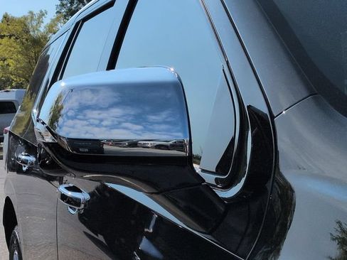 Used 2022 Chevrolet Tahoe Premier AWD/4WD image 11