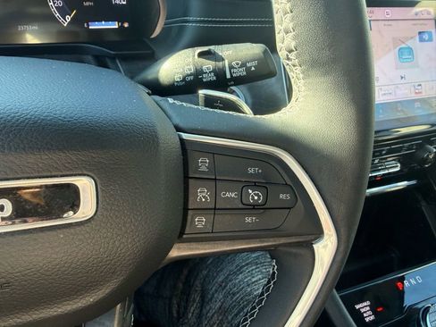 Used 2023 Jeep Grand Cherokee Limited image 46