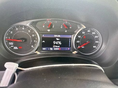 Used 2022 GMC Terrain SLT w/ Infotainment Package II AWD/4WD image 10