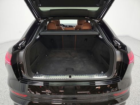 Used 2023 Audi e-tron Prestige w/ Prestige Package AWD/4WD image 21