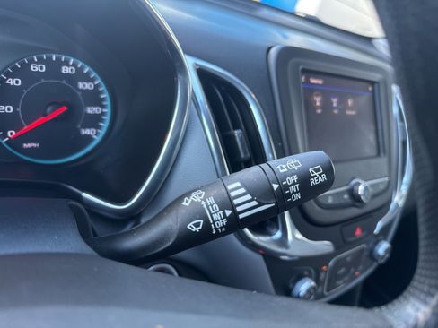 Used 2020 Chevrolet Equinox LS image 34