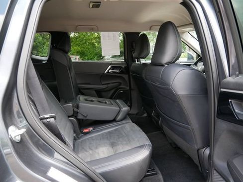 Used 2025 Mitsubishi Outlander AWD image 9