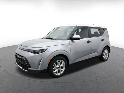 Used 2025 Kia Soul LX w/ LX Technology Package FWD image 3
