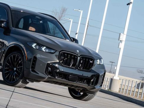 New 2026 BMW X5 M60i w/ Executive Package image 3