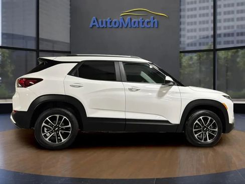 Used 2024 Chevrolet TrailBlazer LT w/ LT Cold Weather Package image 11