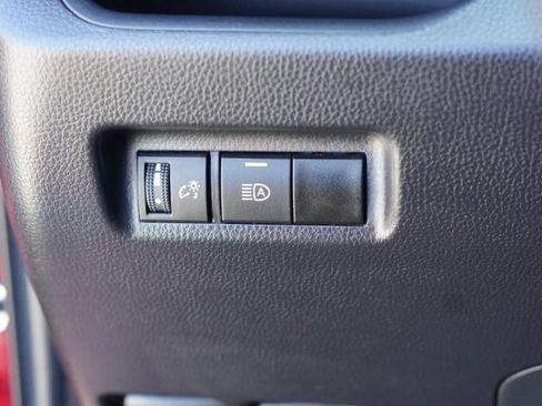 Used 2025 Toyota RAV4 XLE FWD image 19