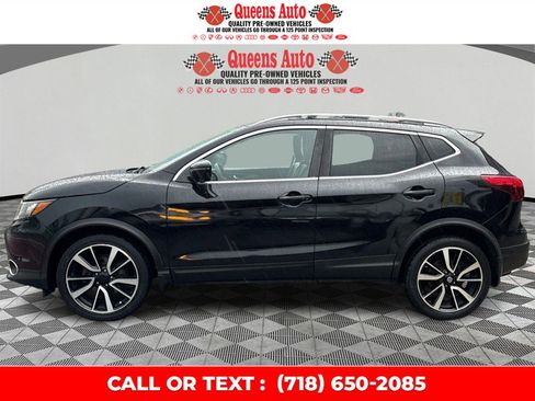 Used 2018 Nissan Rogue Sport SL AWD/4WD image 3