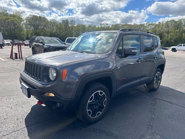 Used 2017 Jeep Renegade Trailhawk w/ Premium Trailhawk Package AWD/4WD image 3