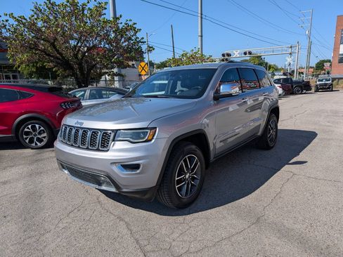 Used 2018 Jeep Grand Cherokee Limited w/ Luxury Group II RWD image 3
