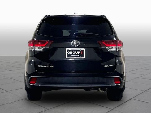 Used 2019 Toyota Highlander SE AWD/4WD image 4