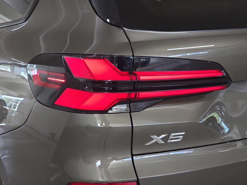 Certified 2024 BMW X5 sDrive40i w/ M Sport Package RWD image 33