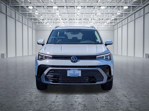 New 2026 Volkswagen Taos SE image 8