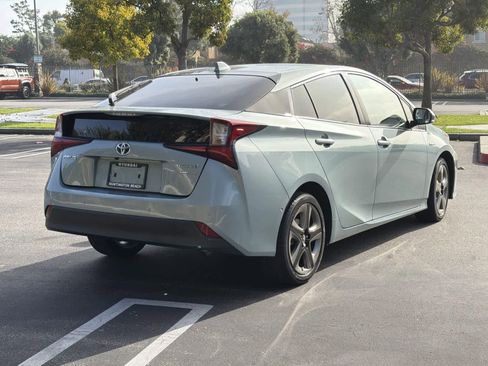 Used 2021 Toyota Prius L Eco image 4