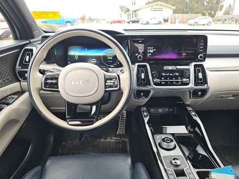 Used 2022 Kia Sorento SX Prestige w/ Panoramic Sunroof Package image 2
