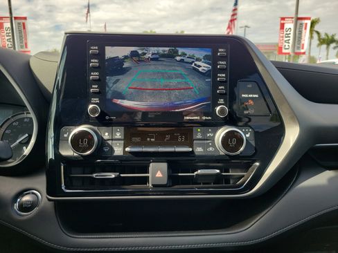 Used 2022 Toyota Highlander XLE image 27