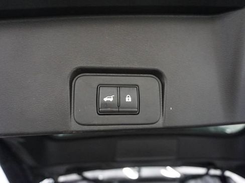 Used 2025 Nissan Rogue SV FWD image 13