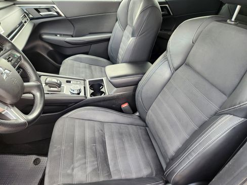 Used 2022 Mitsubishi Outlander SE image 9