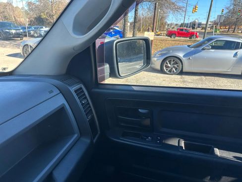 Used 2018 RAM 1500 Express image 32