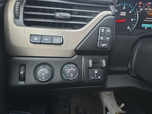 Used 2018 GMC Yukon XL Denali w/ Denali Ultimate Package AWD/4WD image 22