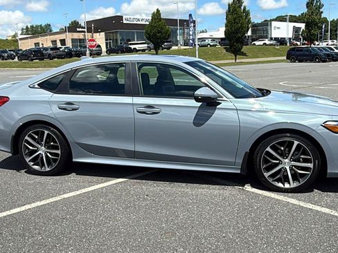 Used 2024 Honda Civic Touring image 3